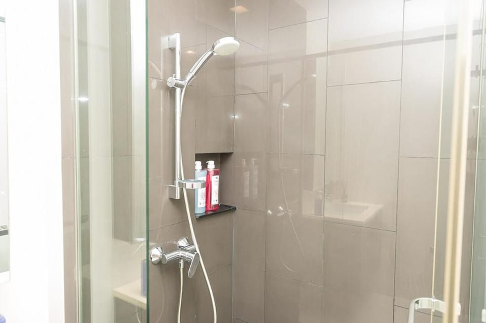 Low Rise Modern Lux 2BR - 800m To BTS Thong Lo Apartment in Bangkok