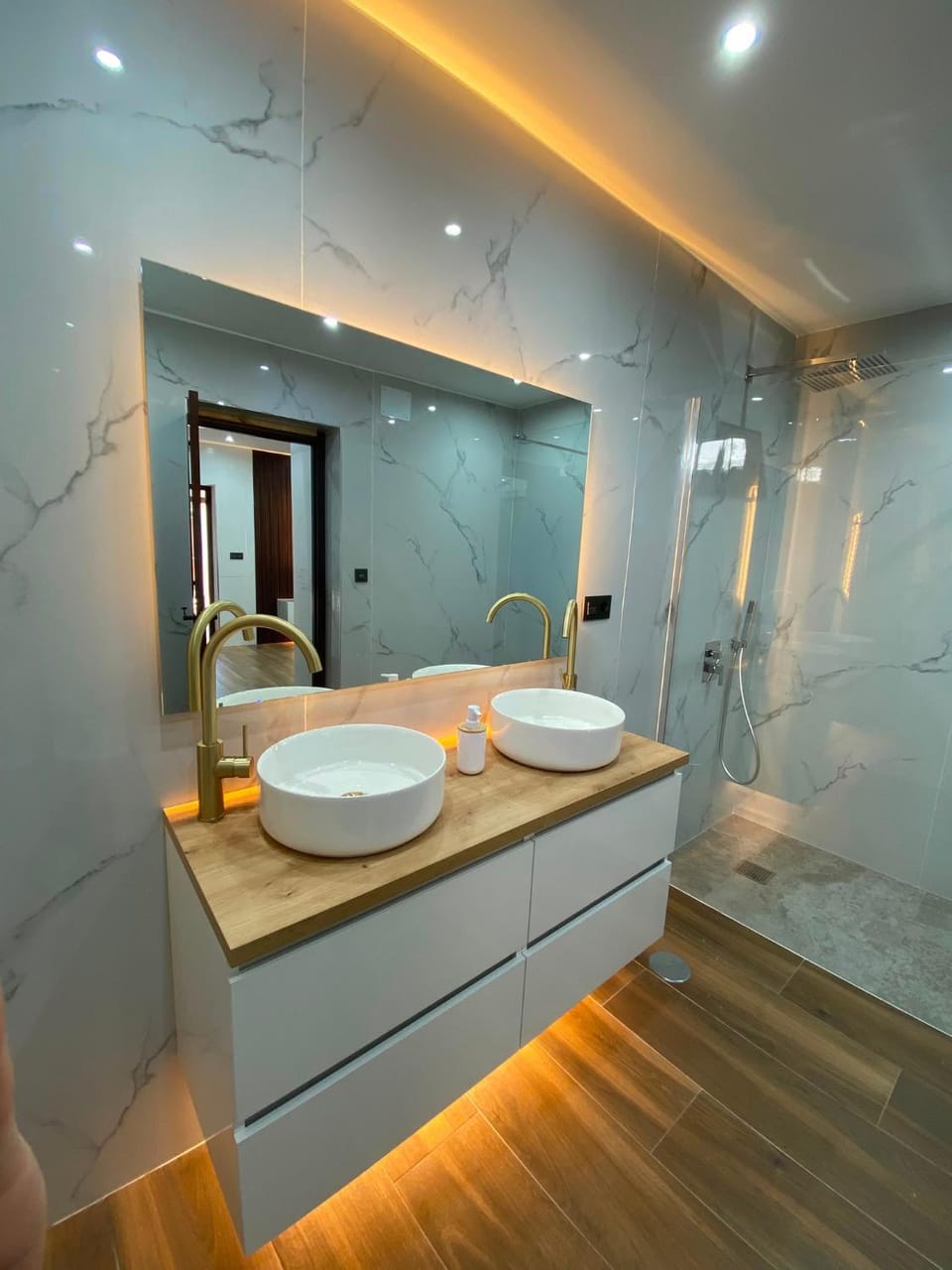 Shower, Bathroom, towels