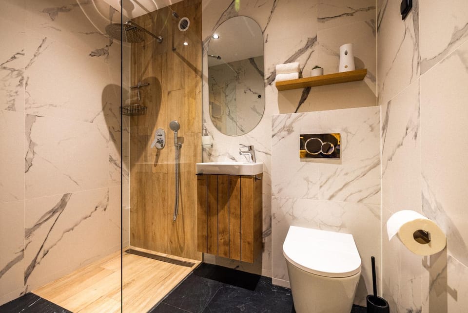 Shower, Toilet, Bathroom