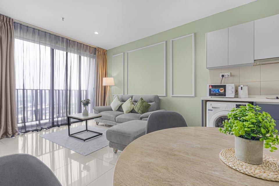 Kitchen or kitchenette, Living room, Seating area, Dining area