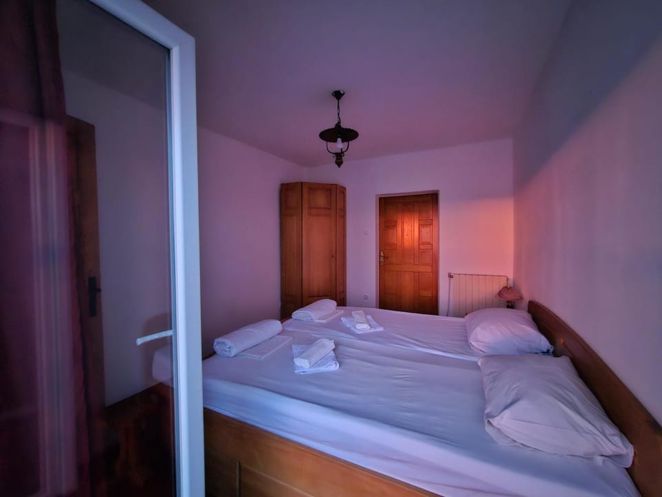 Bed, Bedroom, towels, wardrobe