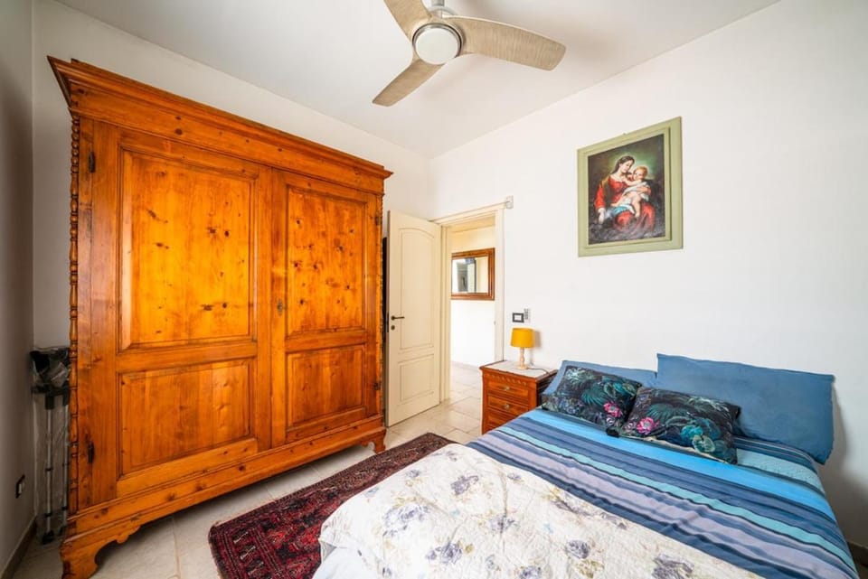 Bed, Photo of the whole room, Bedroom, wardrobe