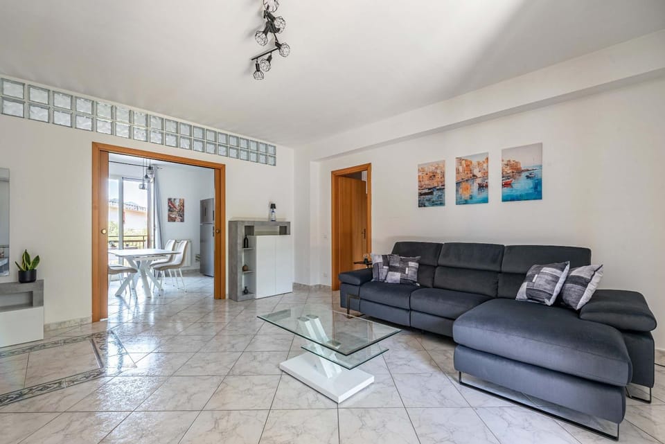 Spacious Apartment close to the Beach-Isola Summer Apartment in Sicily