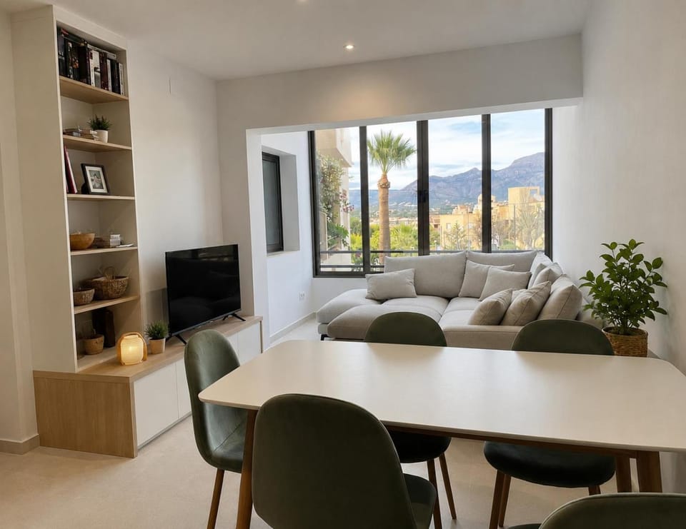 TV and multimedia, Living room, Seating area, Dining area