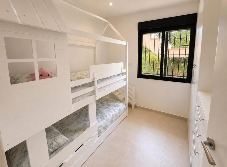 Bed, Photo of the whole room, Bedroom, bunk bed