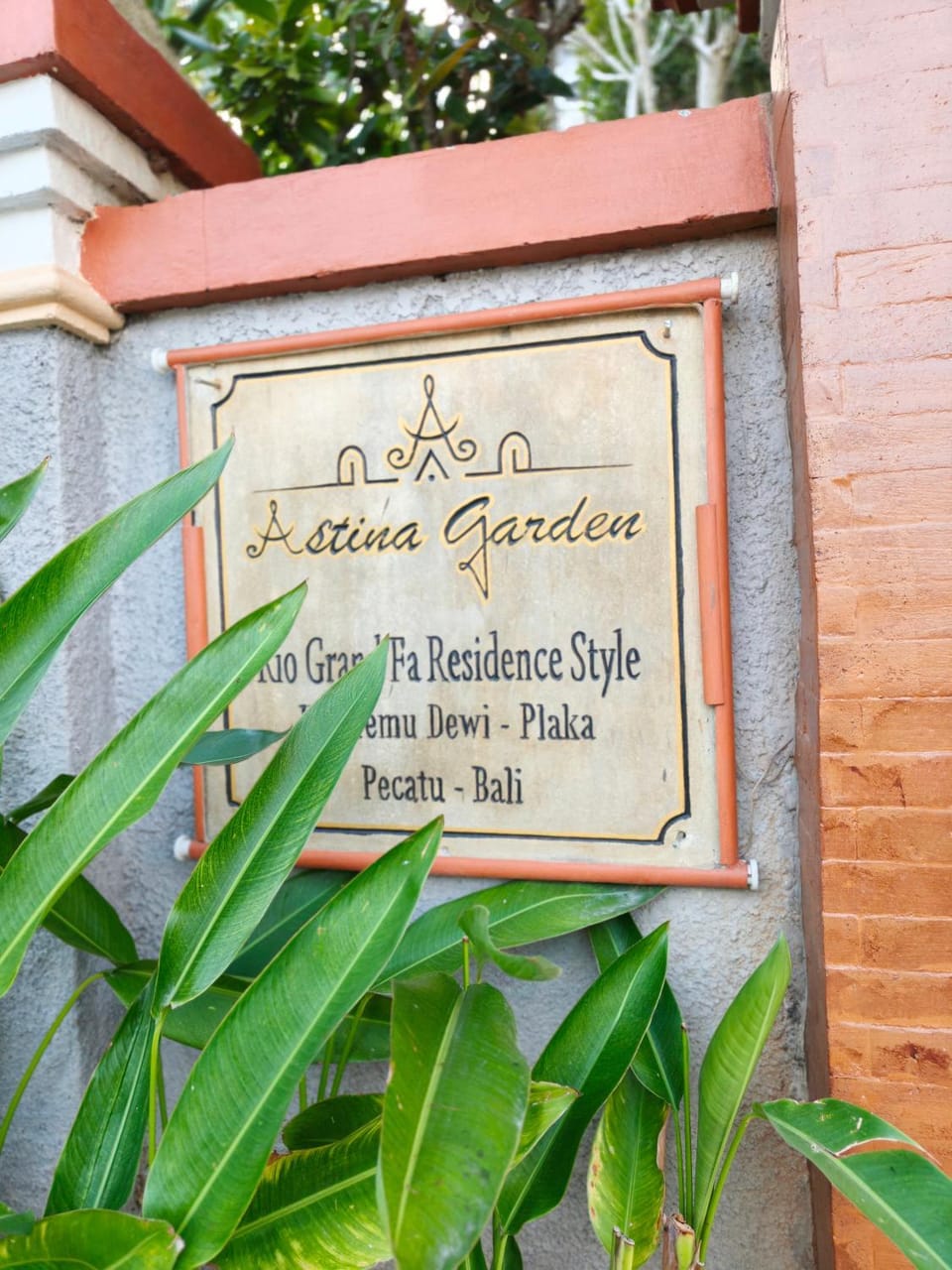 Day, Property logo or sign, Logo/Certificate/Sign, Street view, Certificate/Award