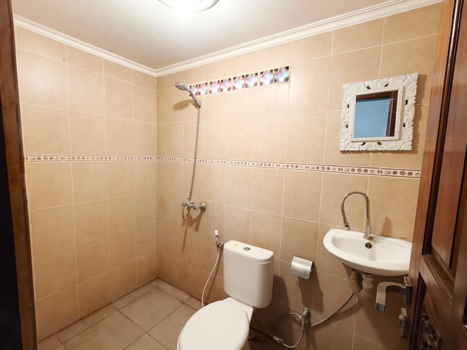 Shower, Toilet, Bed, Bathroom, Bedroom