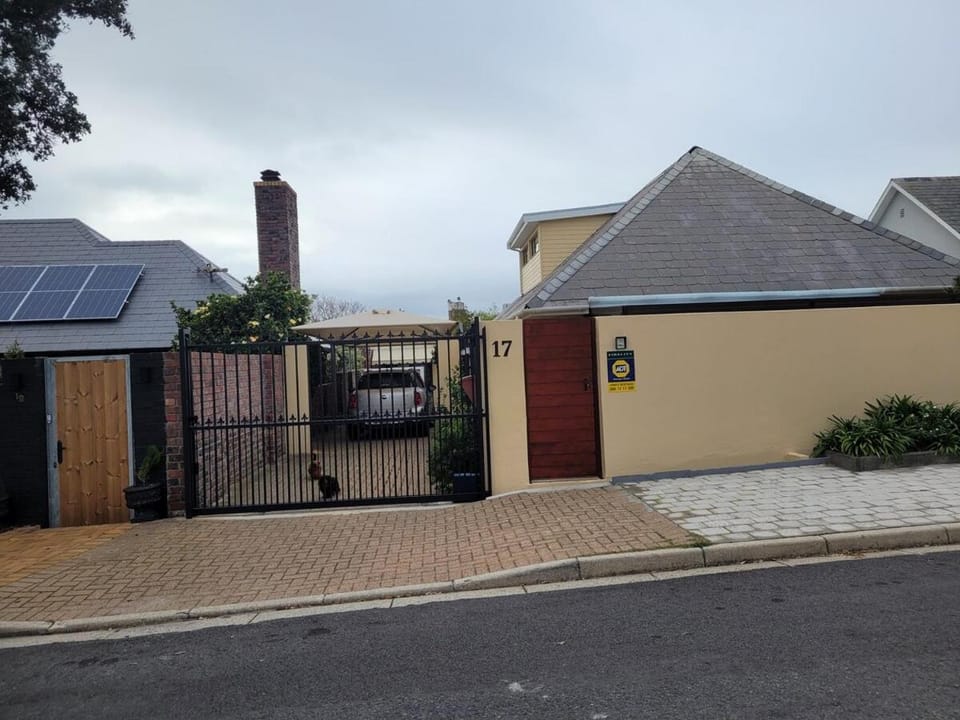 Treasure Trove - Stylish Mountain View Loft near Fish Hoek Beach Apartment in Cape Town