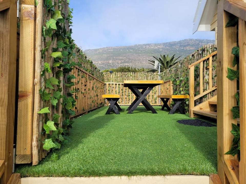 Patio, Garden, Mountain view