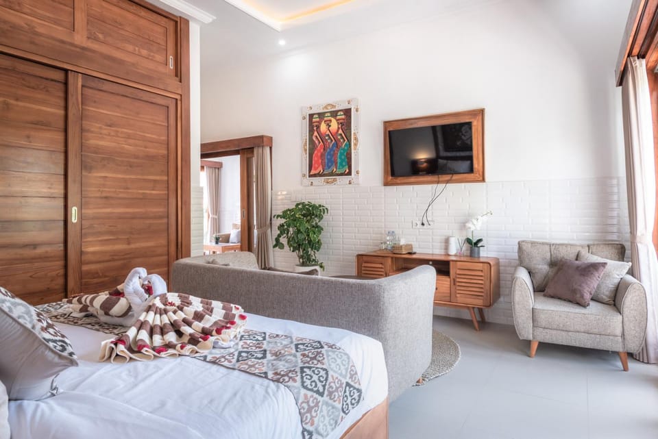 Bed, TV and multimedia, Bedroom
