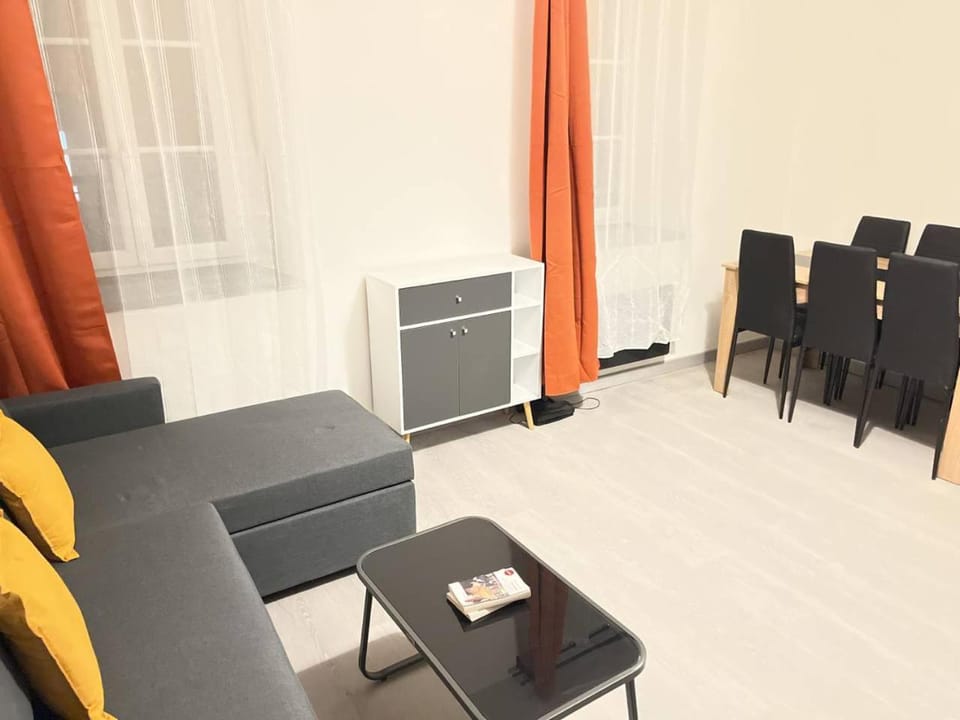 Appartement BREST en RDC - Entrée autonome - Immeuble sécurisé - Box Internet Apartment in Brest