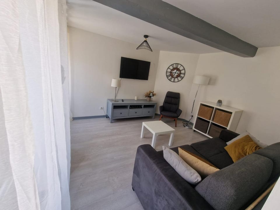 Communal lounge/ TV room, TV and multimedia, Living room, Seating area