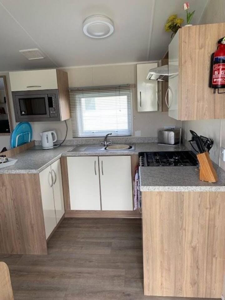 98 Nautical Cove – Family Escape Sleeps 8 Campground/ 
RV Resort in Minehead
