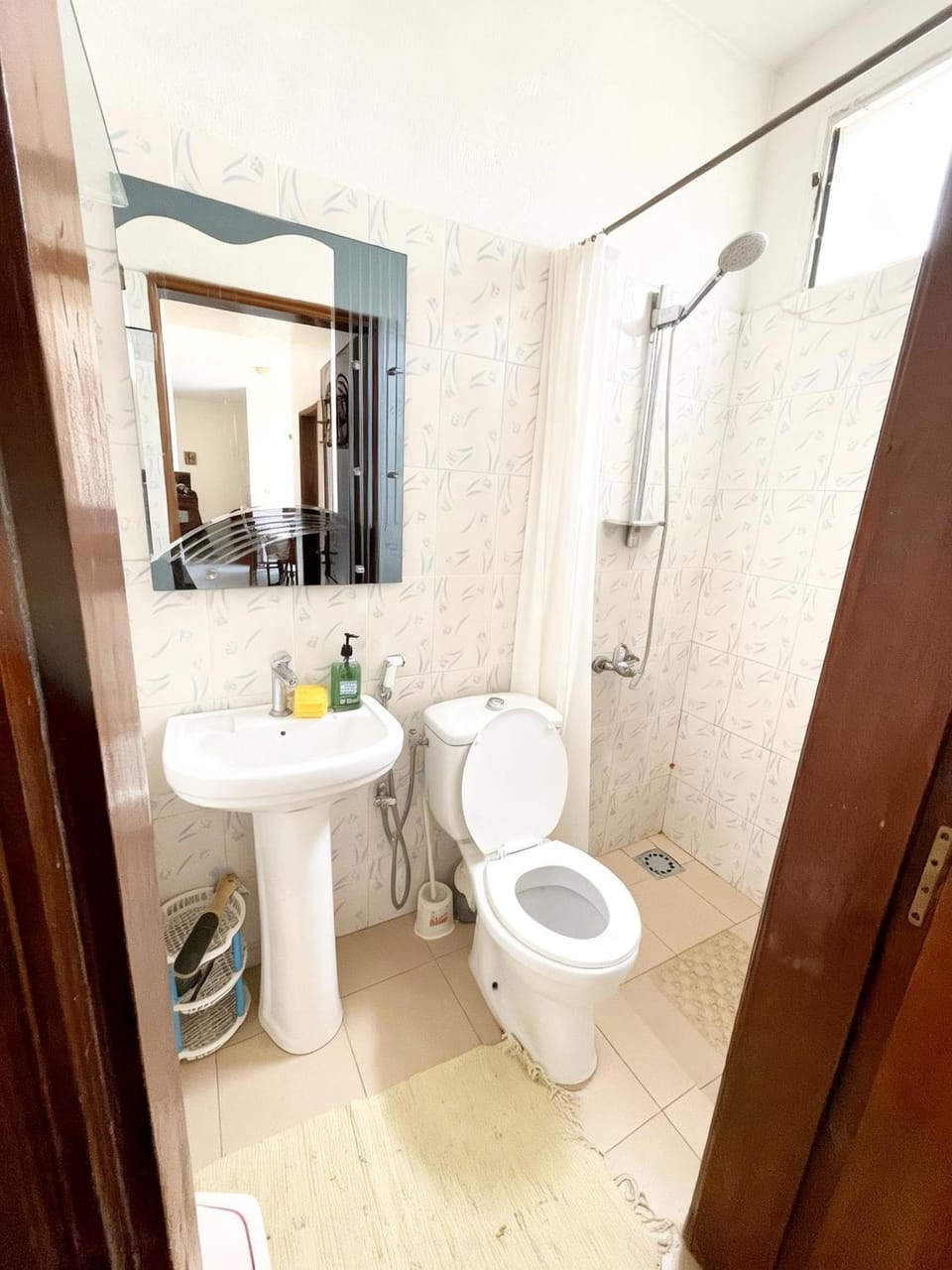 Shower, Toilet