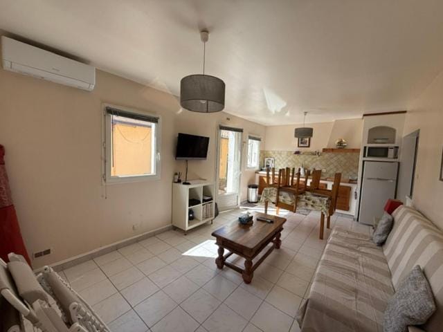 Appartement climatisé 4 personnes, terrasse, parking privatif et à 300 M du centre ville Apartment in Occitanie