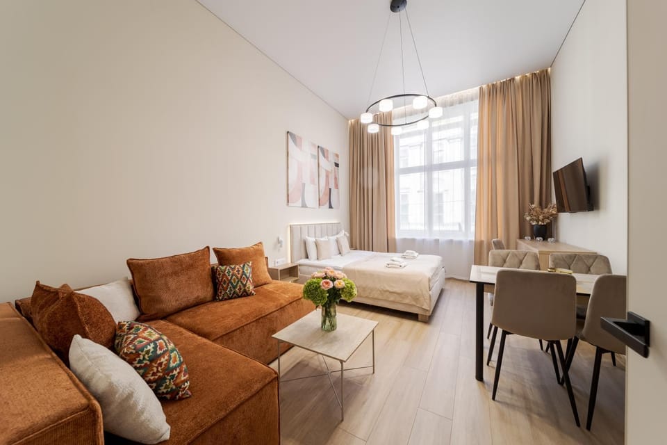 Bed, Photo of the whole room, Seating area, Bedroom