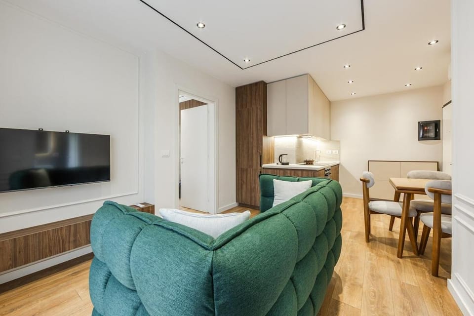 Metropolitan Living 1BR City Apartment by PikHost Apartment in Tirana