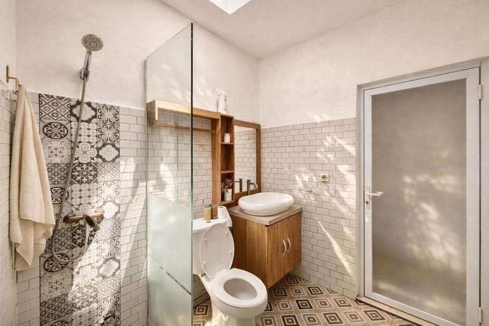 Shower, Toilet, Bathroom, bidet, towels