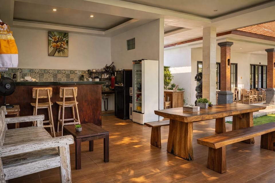 Restaurant/places to eat, Living room, Seating area