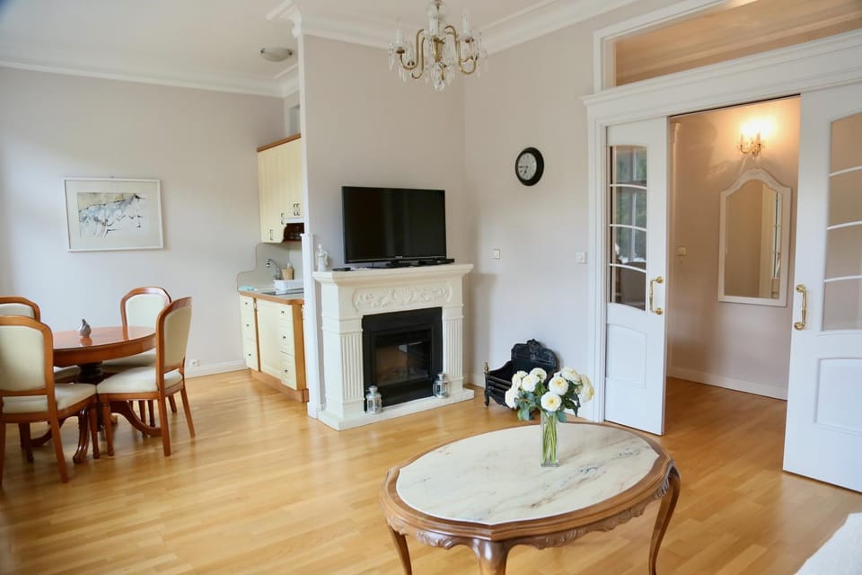 Kitchen or kitchenette, Living room, fireplace, kitchen, kitchen