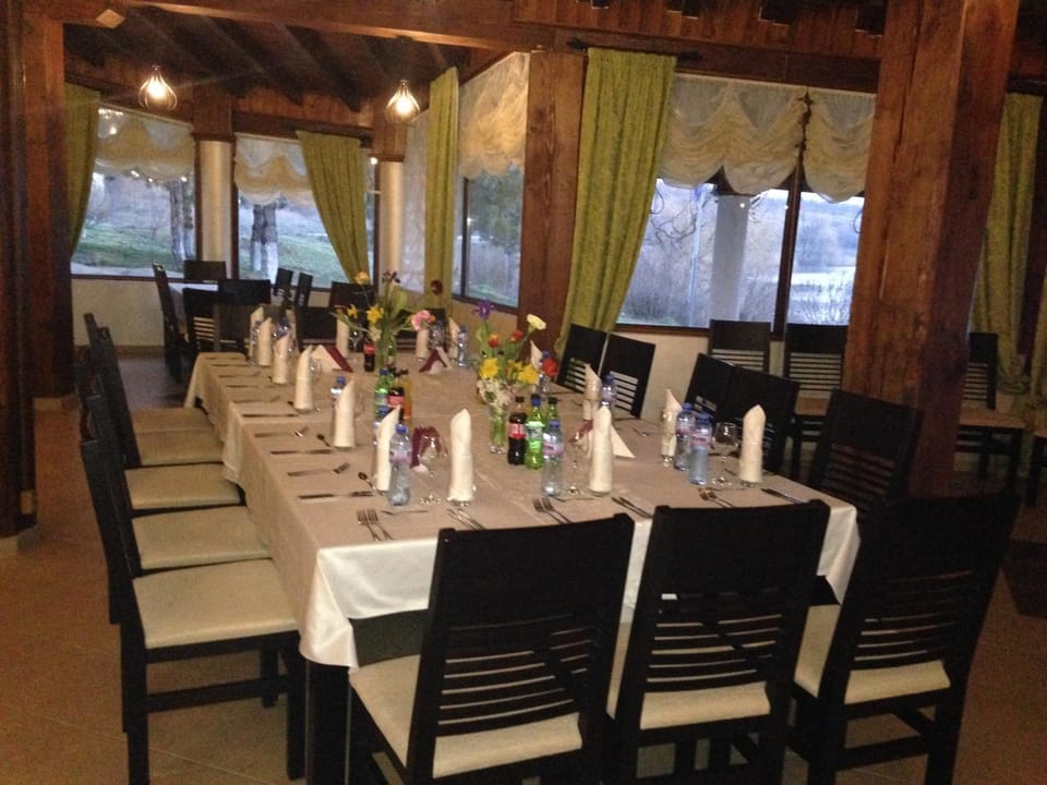 Restaurant/places to eat, Banquet/Function facilities