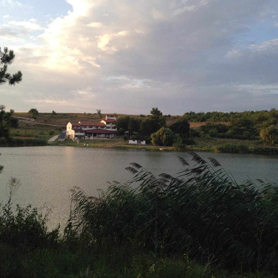 Nearby landmark, Natural landscape, Lake view