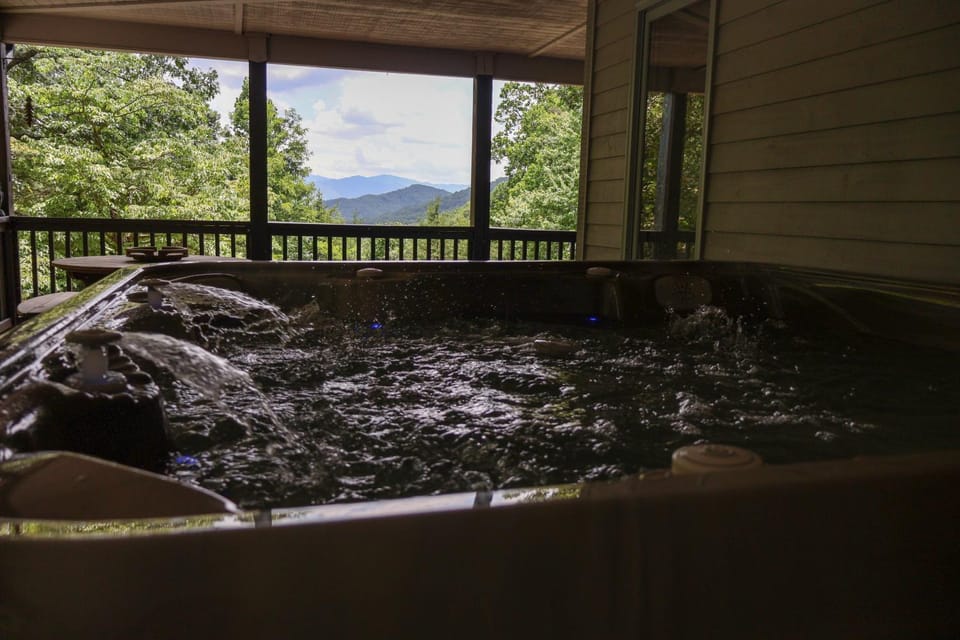 Private 3BR Modern Retreat With View And 8 Min to Town House in Swain County