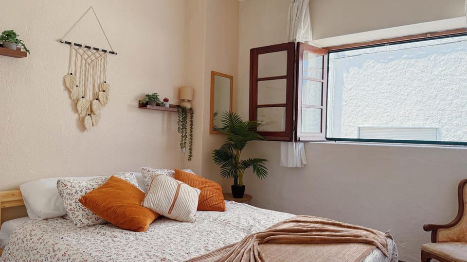 2 Min walk to Beach- Sunny Terrace & BBQ House in Costa da Caparica