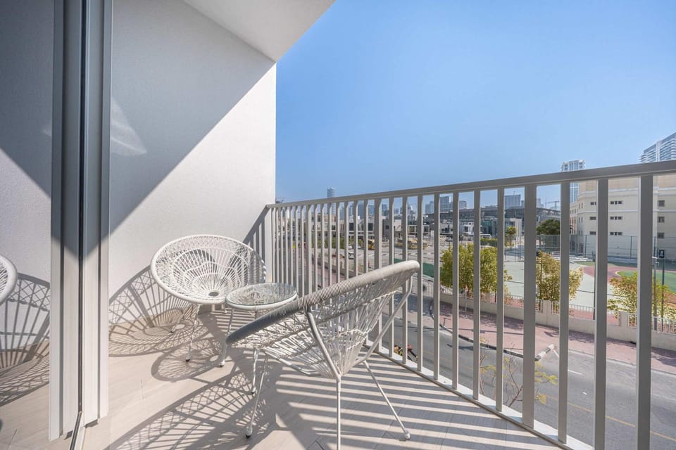 StayShort - Contemporary 1 Bedroom Sleeps 4 in JVC Apartment in Dubai