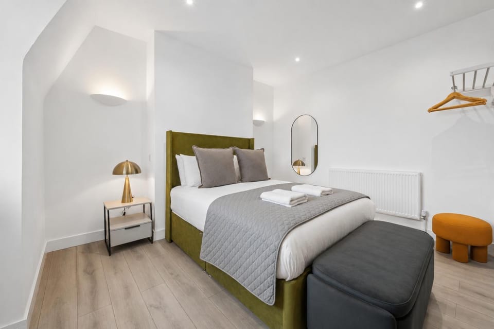 Bed, Photo of the whole room, Bedroom