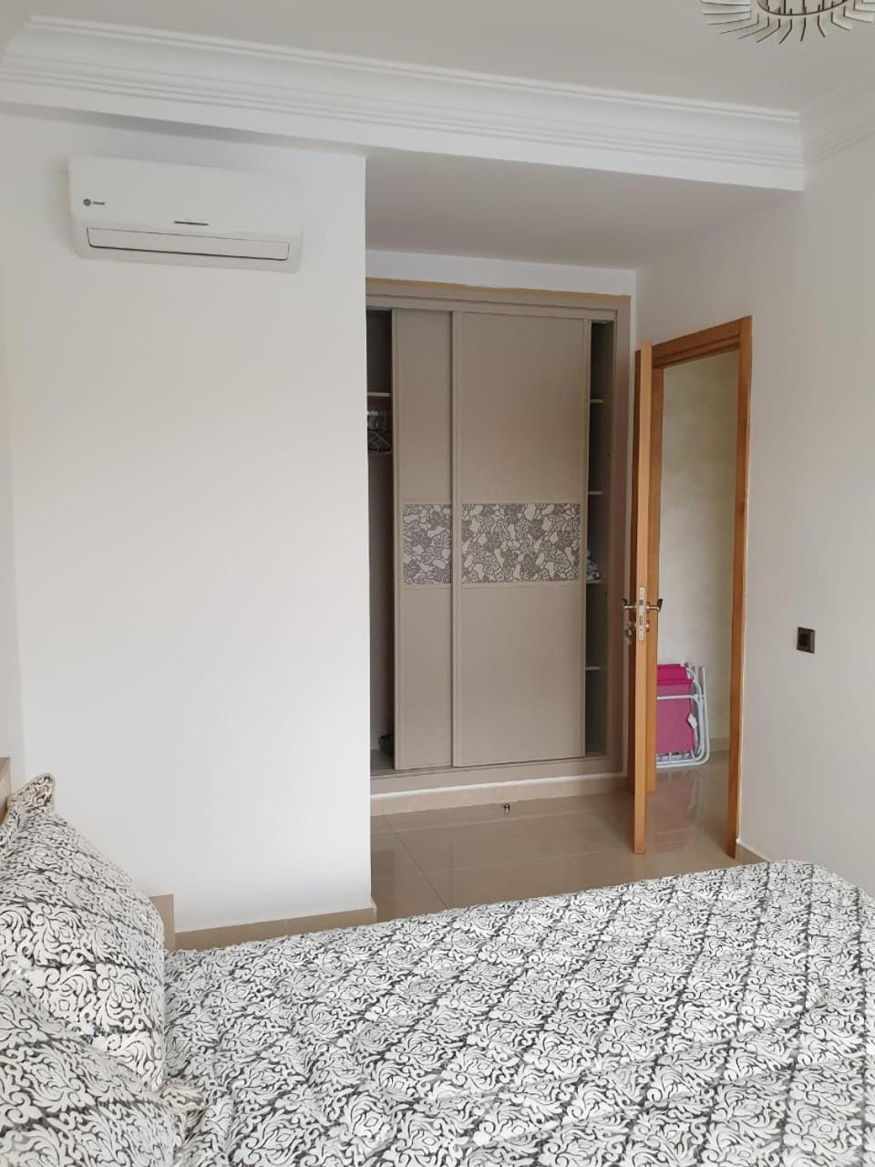Bed, Photo of the whole room, Bedroom, wardrobe, air conditioner