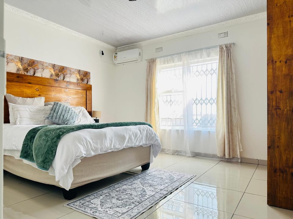 Property building, Bed, Bedroom