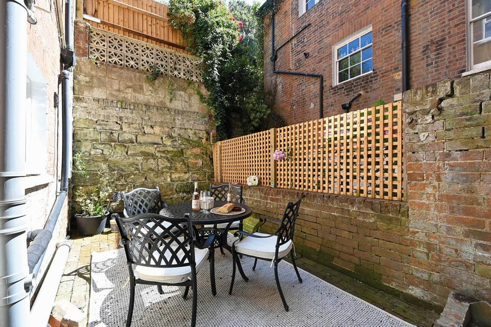 Patio, Dining area