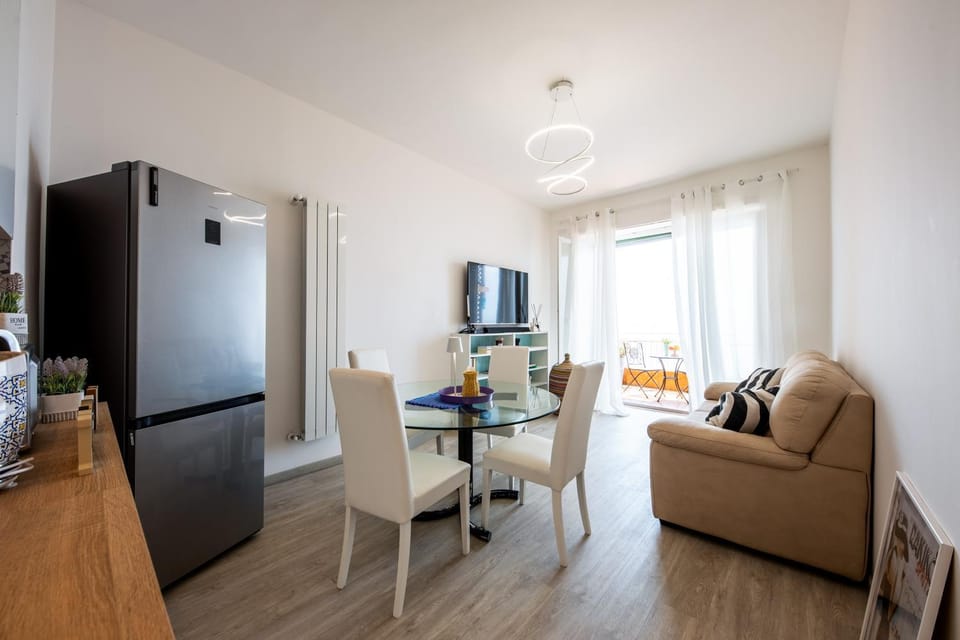 Communal lounge/ TV room, TV and multimedia, Kitchen or kitchenette, Living room, Seating area, Dining area, Evening entertainment