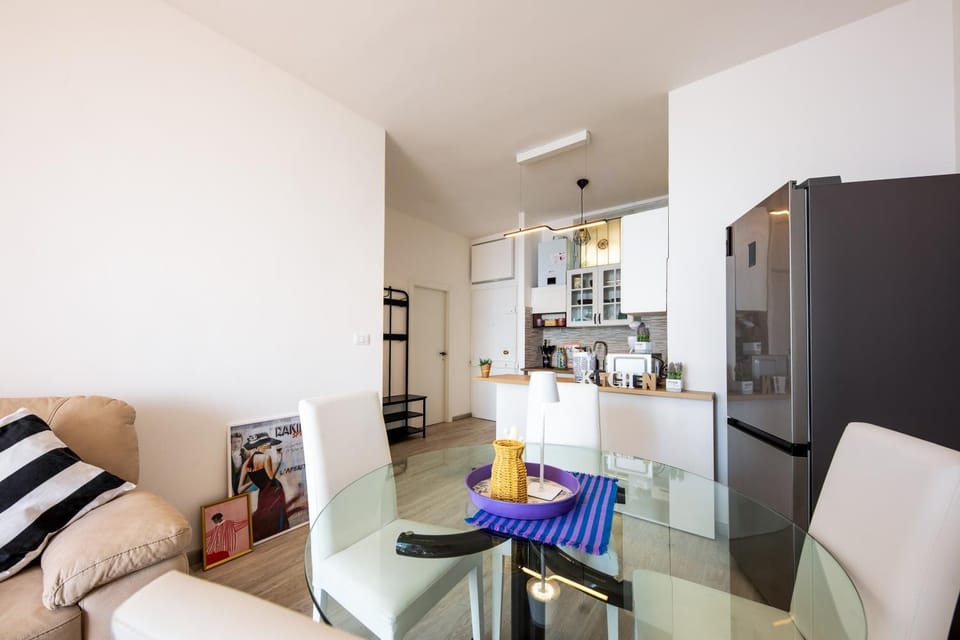 Kitchen or kitchenette, Living room, Seating area, Dining area, stove