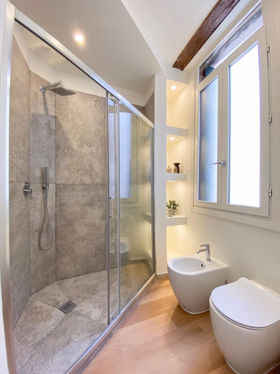 Shower, Toilet, Bathroom, bidet, towels