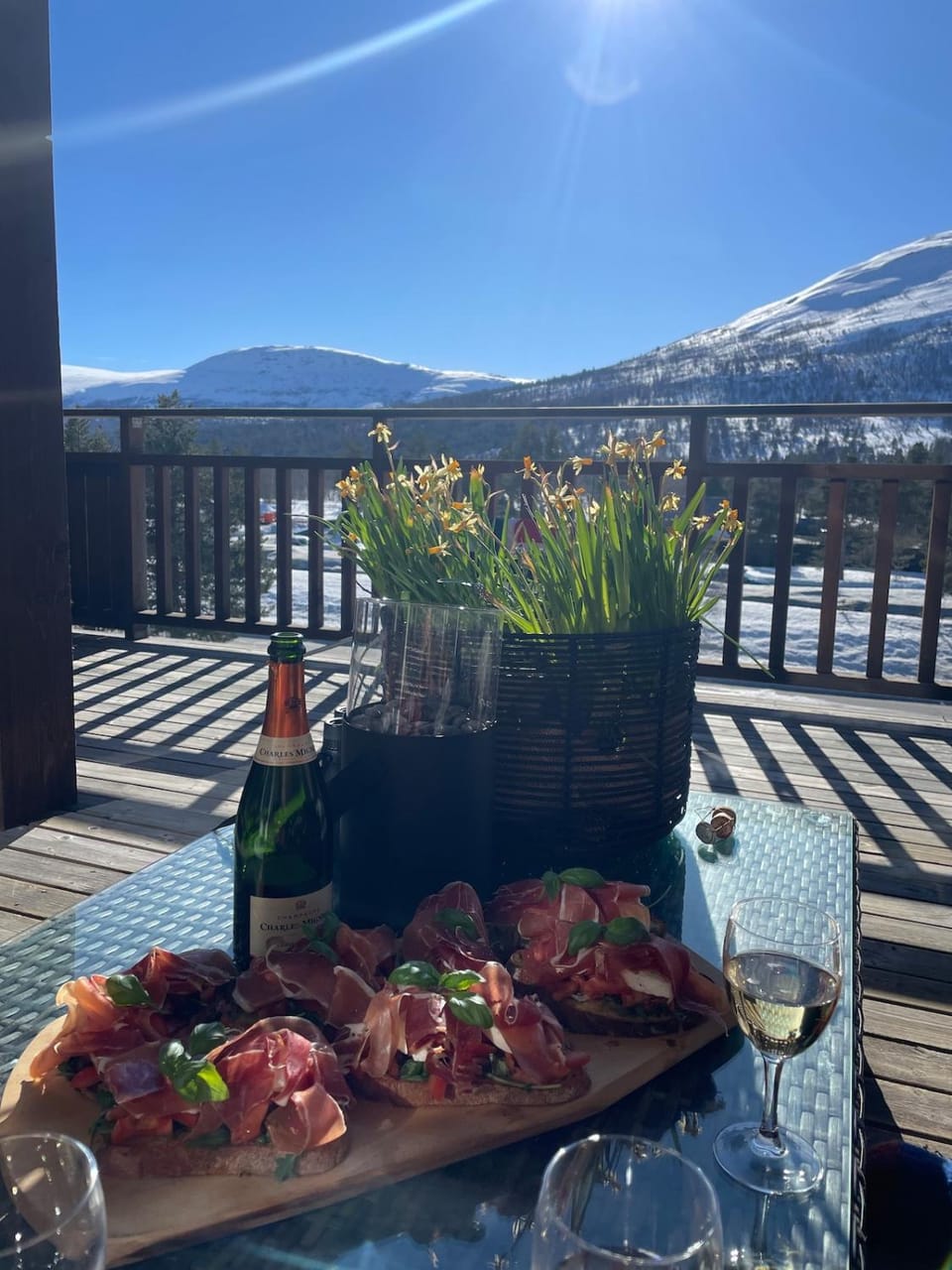 Natural landscape, Balcony/Terrace, Food and drinks, Mountain view