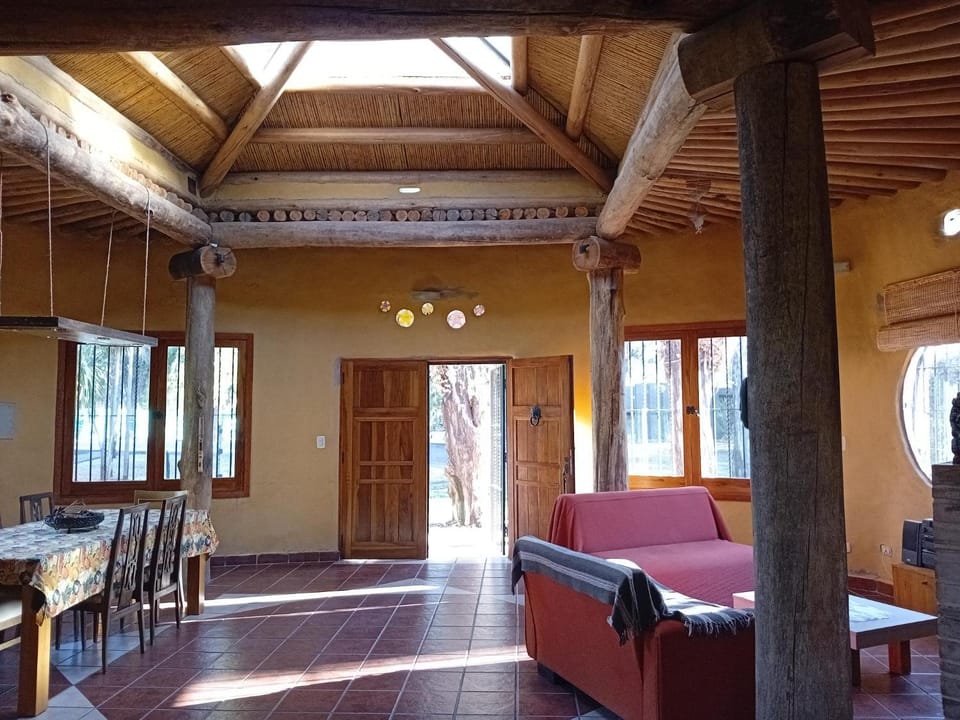 Casa Ecológica con gran parque y piscina en zona privilegiada "De Barro y Caña" House in Mendoza Province Province