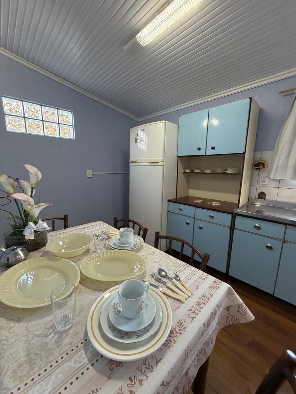 Kitchen or kitchenette, Dining area, minibar, oven, pet friendly, stove