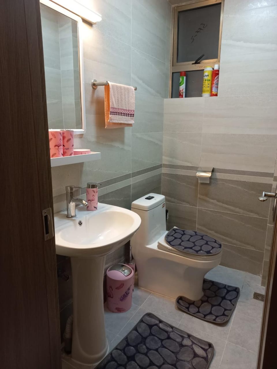 Toilet, Bathroom, bidet, towels