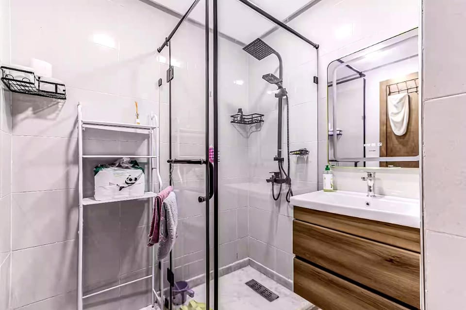Shower, Toilet, Bathroom, towels