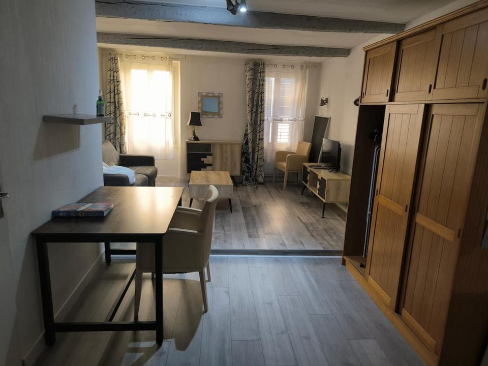 Studio spacieux et cozy à deux pas du port Apartment in La Seyne-sur-Mer