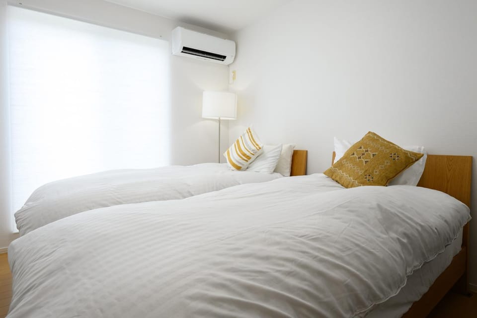 Bed, Bedroom, air conditioner