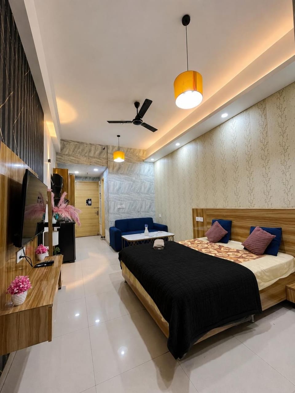 Aura stays Apartment in Noida