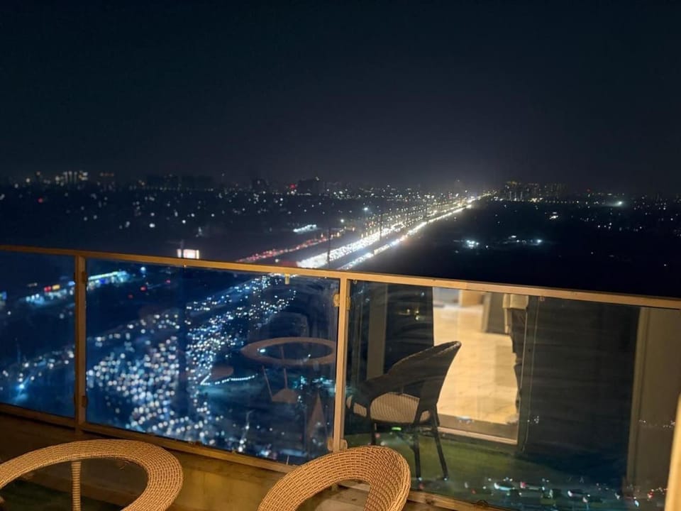 Aura stays Apartment in Noida