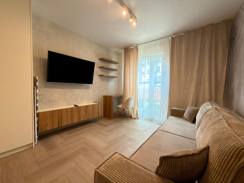 Communal lounge/ TV room, Bed, TV and multimedia, Living room, Photo of the whole room, Seating area, Evening entertainment, Bedroom