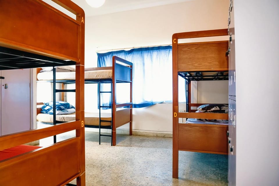 Bedroom, Street view, bunk bed