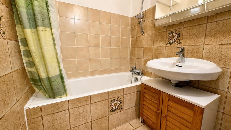 Bathroom, Bath