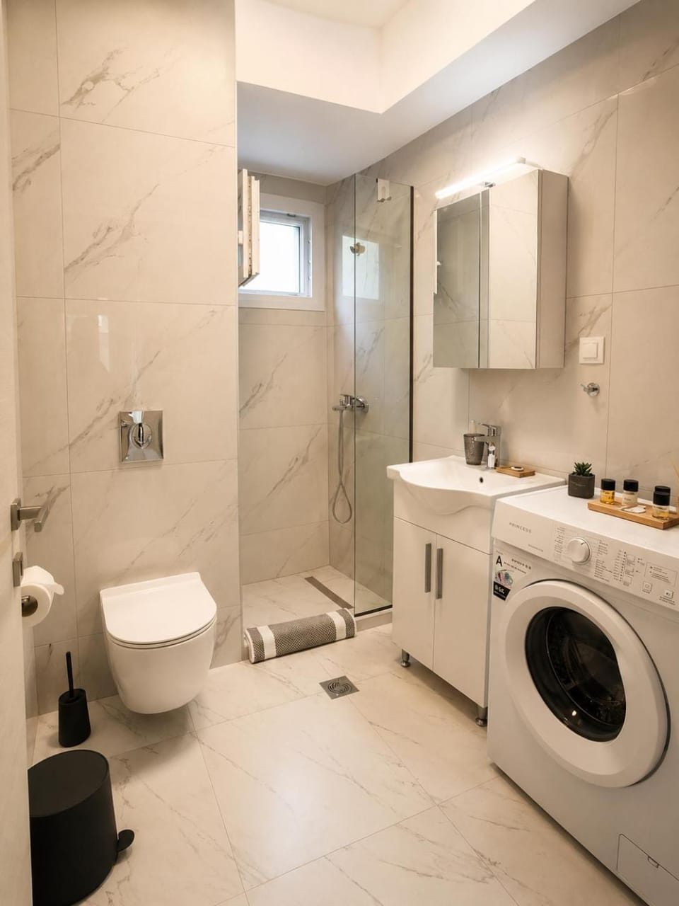 Shower, Toilet, Bathroom, towels, washing machine