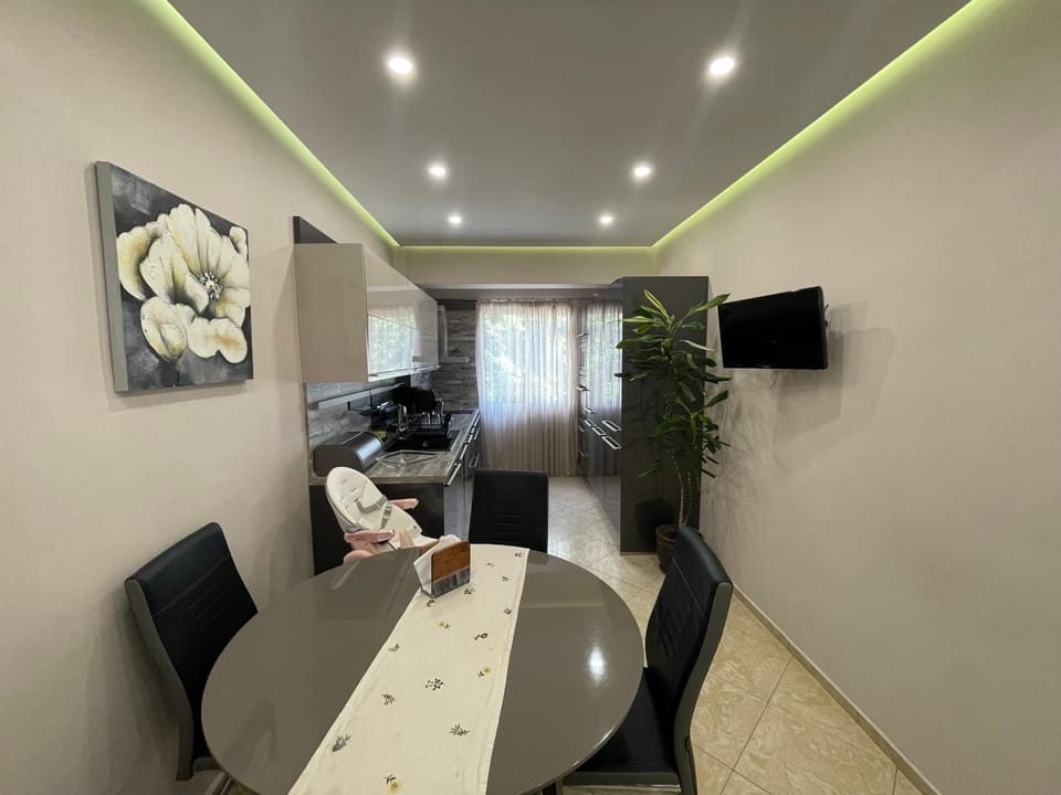 Апартамент за гости Лайвли Apartment in Burgas
